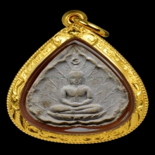 พระผงประจำวันเกิดหลวงปู่โต๊ะ เนื้อผงเกสร ปี 2520 เนื้อเกสร