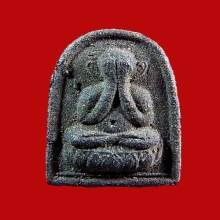 หลวงพ่อเอีย พระปิดตาหูกระต่าย เนื้อผงว่าน